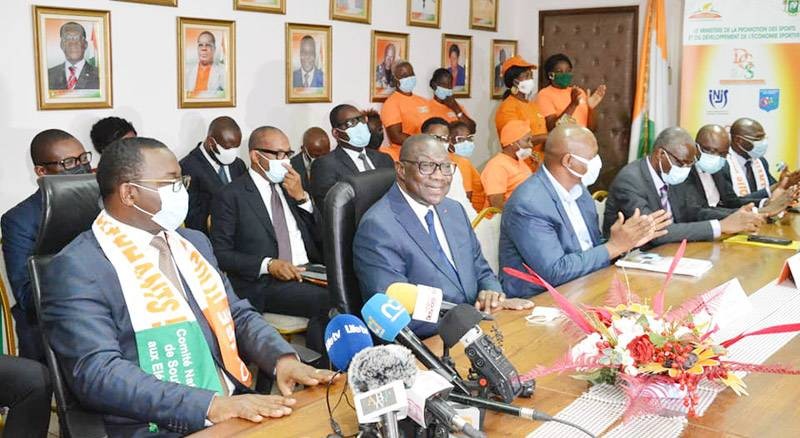 Les ministres Danho Paulin et Amichia François ont invité les Ivoiriens à faire bloc autour des Éléphants de Côte d'Ivoire. (Ph: Dr) 