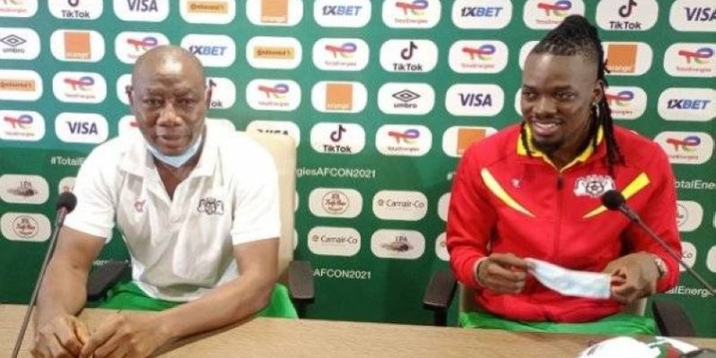 Bertrand Traoré, le capitaine des Etalons (à droite), a même indiqué qu’il s’agit de quatre à cinq joueurs cadres de l’équipe qui sont contaminés. (Dr)