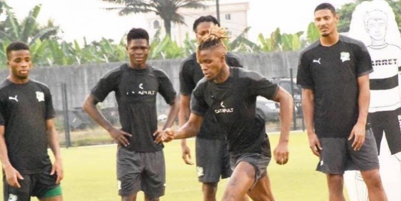Zaha lors de la séance d'entraînement avec les Éléphants. (DR)