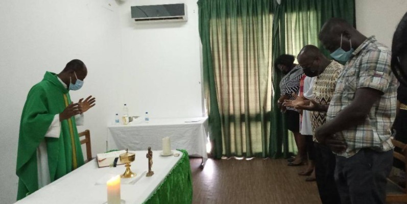 Les catholiques de Fraternité Matin en prière lors de leur rentrée pastorale. (Ph: Dr)