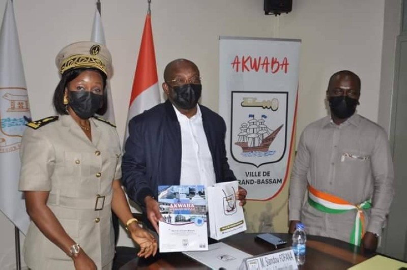 Le ministre Siandou Fofana, Mme le Préfet de Bassam et maire deladite localité
