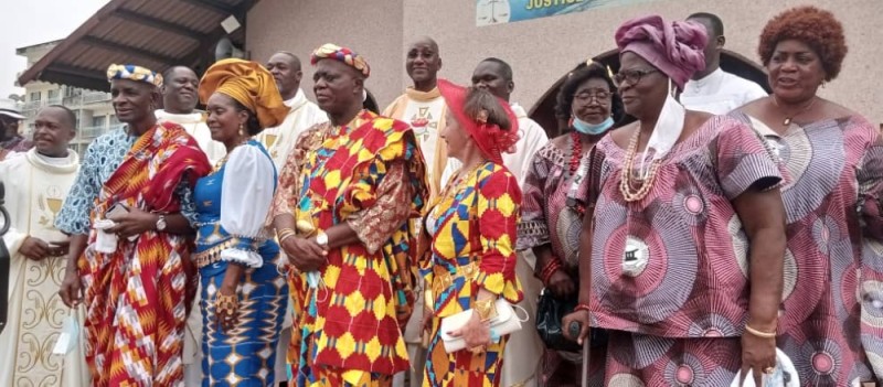 Les membres de la famille Djouman avec à leur tête Jean Kacou Diagou, ont prié pour le Président de la République. (Ph: Dr)
