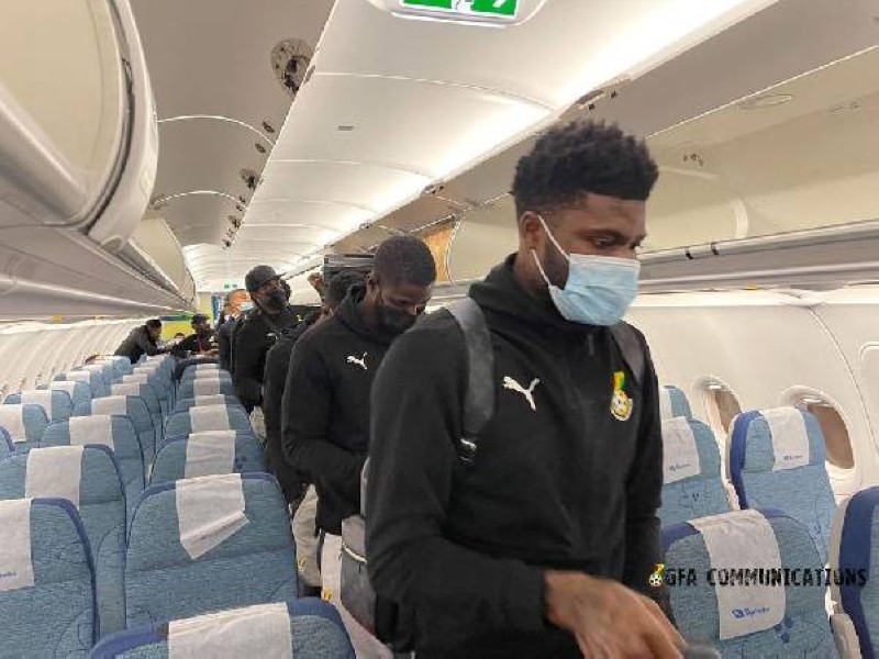 Les Black Stars dans l'avion qui les a ramené à Accra jeudi. (Dr)