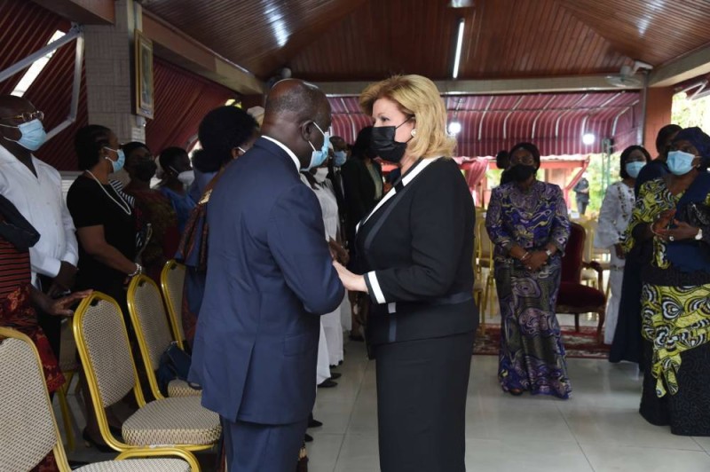 Mme Dominique Ouattara présente ses condoléances au Secrétaire exécutif du Conseil de l'Entente (DR)