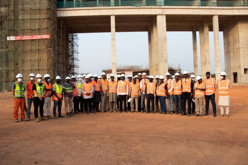 Le ministre Adama Diawara sur le chantier de l'Université de Bondoukou. (Ph:Dr)