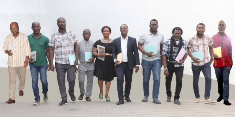 Le porte-parole Gnonplégou Séraphin (en costume) et les membres de la liste Syntra. (Ph: Dr)