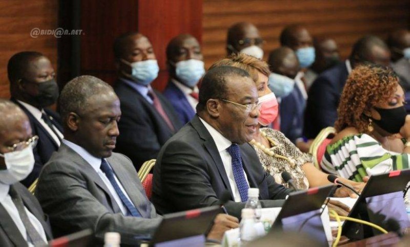 Le dialogue politique