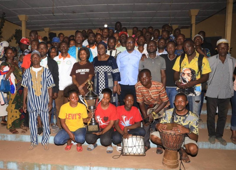  La Secrétaire d'État chargée de la Protection sociale, Clarisse Slaha Kayo Mahi a rencontré,  les  jeunes et la communauté musulmane. (Ph:Dr)