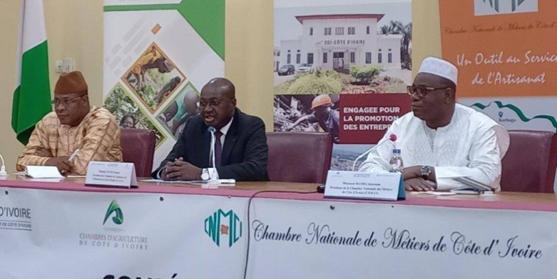 De gauche à droite, le président de la Chambre nationale de l’agriculture, Bamba Sindou; ceux de la Cci-CI, Faman Touré et de la Chambre des métiers, Bamba Kassoum. (Dr)