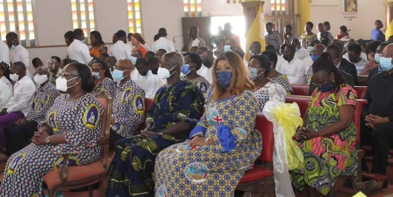 Anne Ouloto a représenté le Premier ministre Patrick Achi à la clôture de la 120e Assemblée plénière de la Conférence des évêques catholiques. Belmonde Dogo a également effectué le déplacement à Gagnoa. (Photo : Joséphine Kouadio)