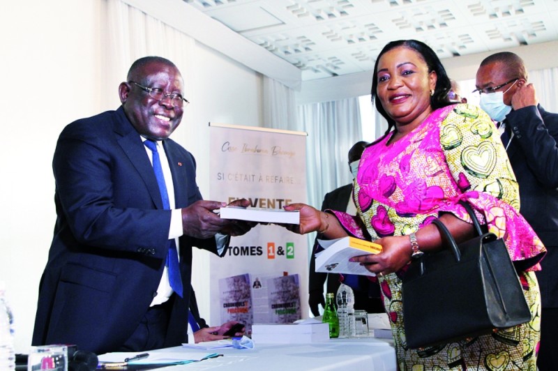 


Harlette Badou N’Guessan Kouamé, ministre de la Culture et de l’Industrie des arts et du spectacle, a pris part à la cérémonie de dédicace de «Si c’était à refaire...Chroniques d’un parcours». (Photo : Joséphine Kouadio)