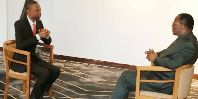 Le ministre Paulin Claude Danho en entretien avec le journaliste camerounais. (DR)