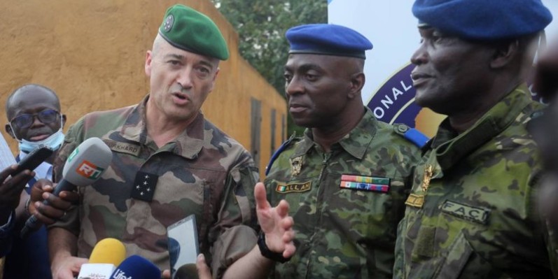 Le général d'armées, Thierry Butkhard, chef d'état-major des armées de France, en béret vert. (Ph: Sébastien Kouassi)