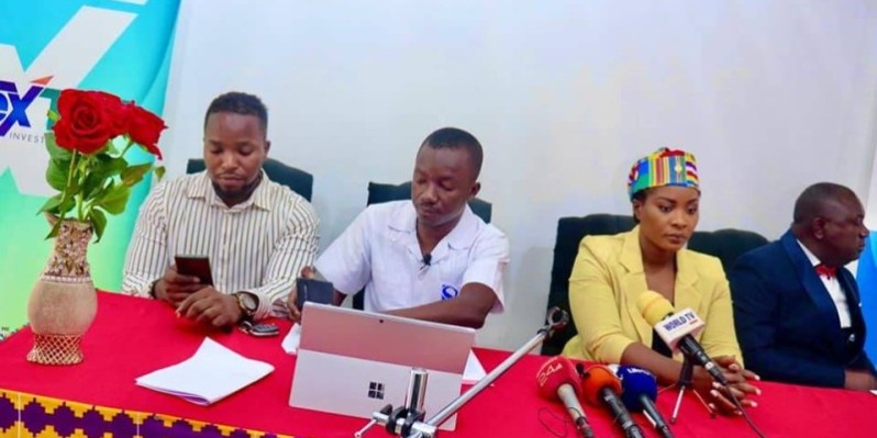 Bokoro Sagesse (au centre) aide à la bonne gestion des finances. (Ph: JBK)