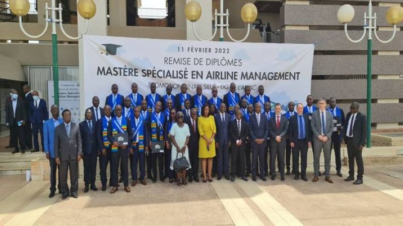 Les auditeurs et les officiels de la cérémonie de remise des diplômes de Mastère, à Yamoussoukro. ( Ph: citoday.net )
