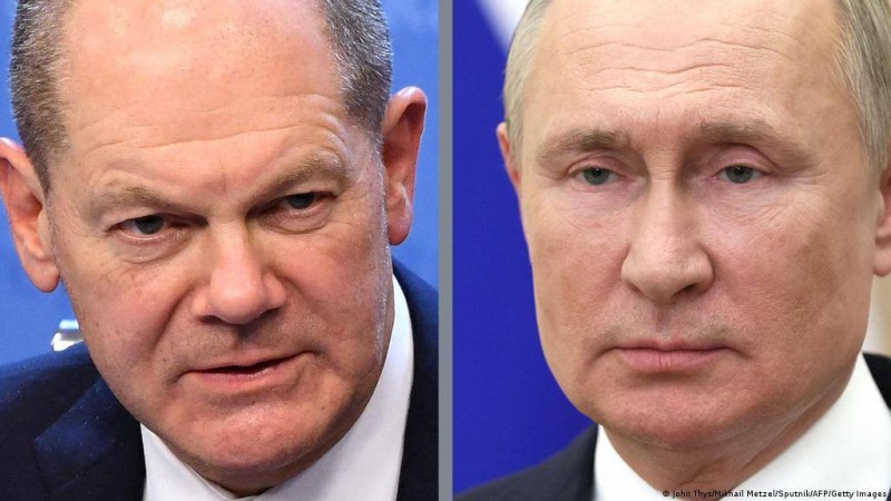 Le Chancelier allemand, Olaf Scholz et le Président russe, Vladimir Poutine