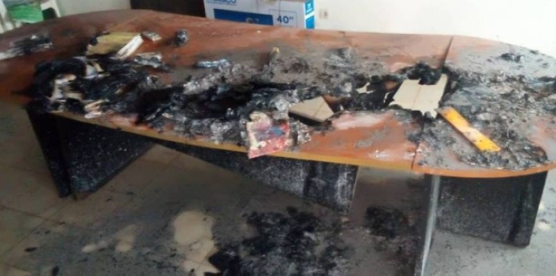 Du matériel informatique a été consumé par le feu. (Photo : Dr)