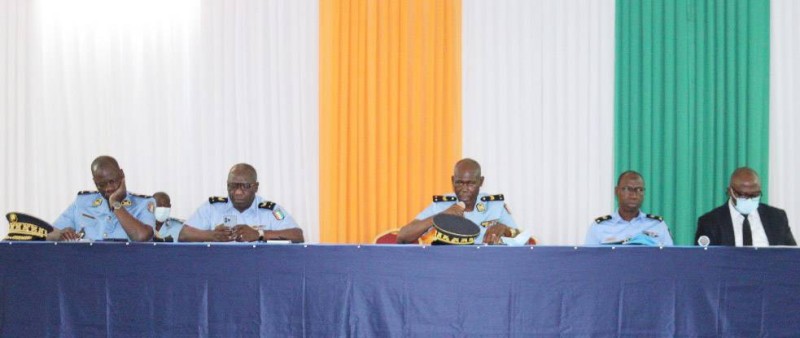 Le DGA/CPJ, Timité Namory (2ème à partir de la gauche supervisant les travaux). (Ph: DGPN)
