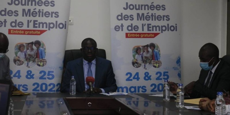 Le directeur de cabinet adjoint du ministère de l'Enseignement supérieur et de la Recherche scientifique. (Bavane)