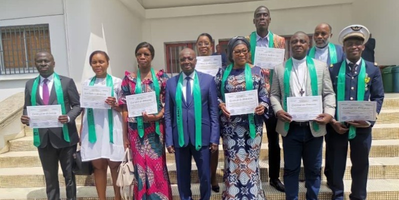 Le parrain de la promotion, Touré Faman et ses filleuls. (Ph: Dr)