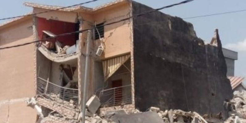 Quatre morts à la suite de l'effondrement de cet immeuble (Ph: E. Koudou)