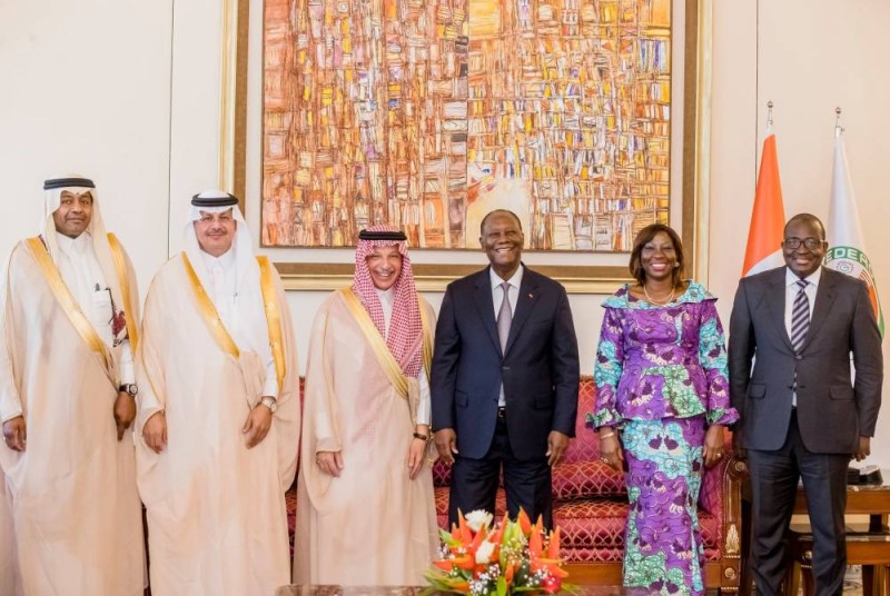 2è à partir de la gauche S.E.M Abdullah Bin Hamad Alsobaiee