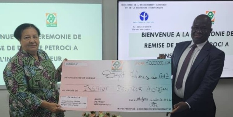 Pr Dosso Mireille a remercié le Dg de Pétroci pour ce important don. Photo Dr