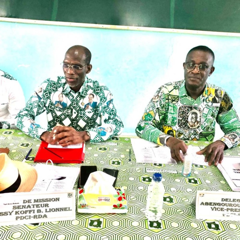 Amoakon Banga (àd) et Bassy Koffi, chef de mission. (Ph:Dr)