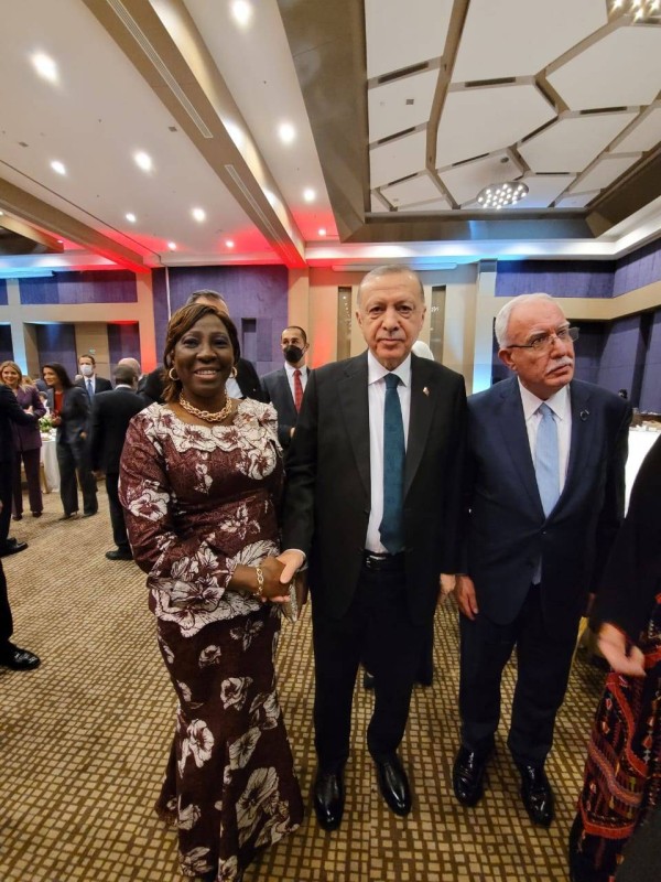 La ministre des Affaires étrangères, Kandia Camara en compagnie du Président turc. (Ph:Dr)