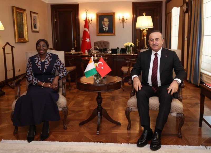 La Ministre des Affaires Étrangères, Kandia Camara et son homoloque turc. (Ph:Dr) 
