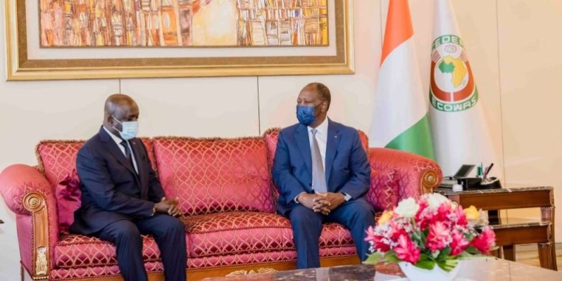 Marcel Amon-Tanoh, le secrétaire exécutif du Conseil de l’Entente et le Président de la République, Alassane Ouattara, lors de leur entretien. (Dr)