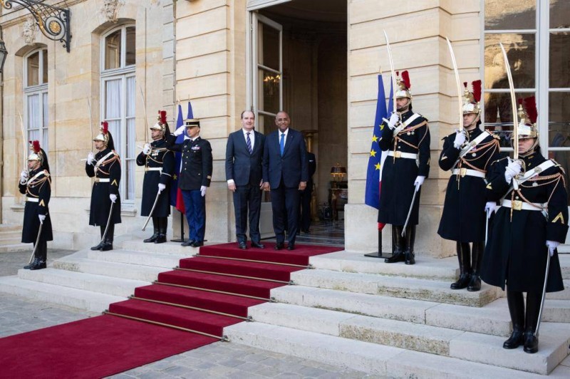 Le Premier ministre Patrick Achi reçu à Matignon par son homologue français ministre Jean Castex.