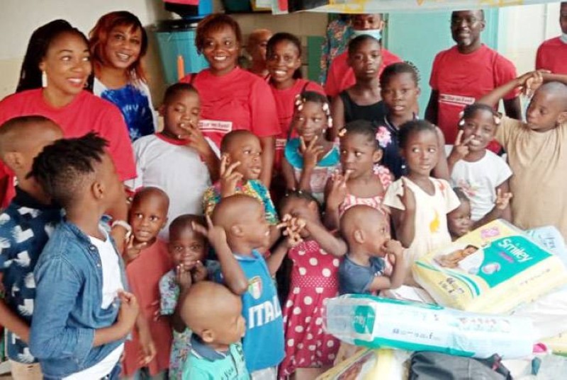 Une vue des enfants de l'Ong Mission d'amour, aux côtés de leurs responsables. (Ph: Dr)