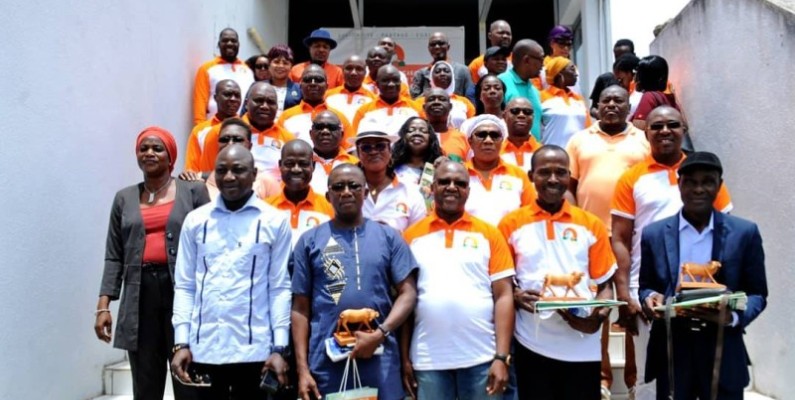 La photo de famille pour immortaliser la deuxième assemblée générale bilan. (Ph: Dr)