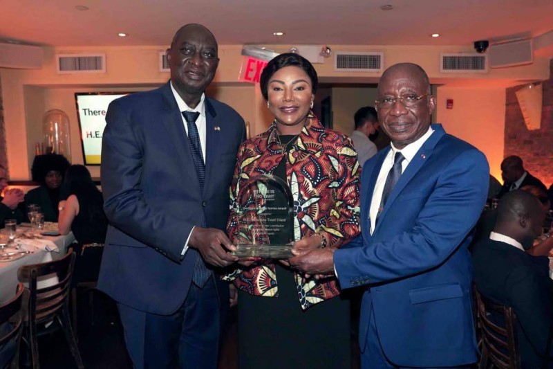 Nassénéba Touré recevant son prix. (Ph: Dr)