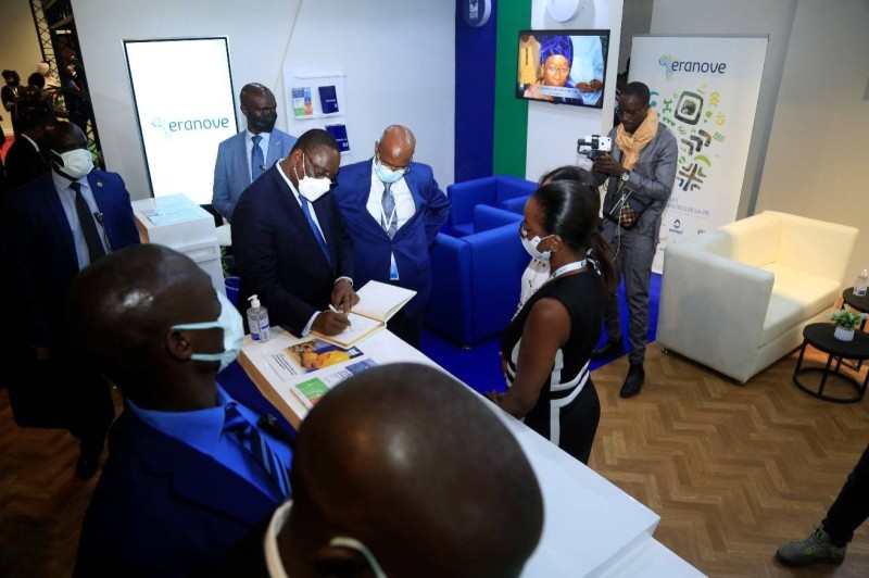 Visite du Président Macky SALL au stand du groupe ERNAOVE