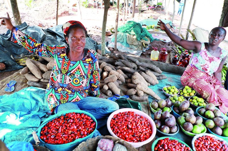 Kouamé N'Dri Elise et les autres vendeuses du 2e point de vente ne souhaitent pas être oubliées. (Ph: Honoré Bosson)