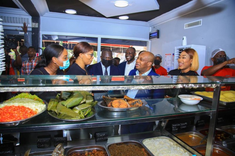 Siandou Fofana en immersion dans le quotidien de deux enseignes d’entrepreneurs de la restauration rapide