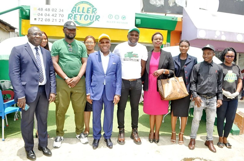 Le ministre Siandou Fofana sur les traces des fast-foods « Made In Côte d’Ivoire »
