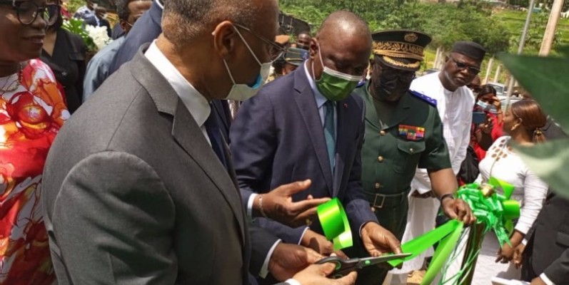 




Le Premier ministre Patrick Achi avec la délégation de la Cedeao. (PH:Monsan julien)