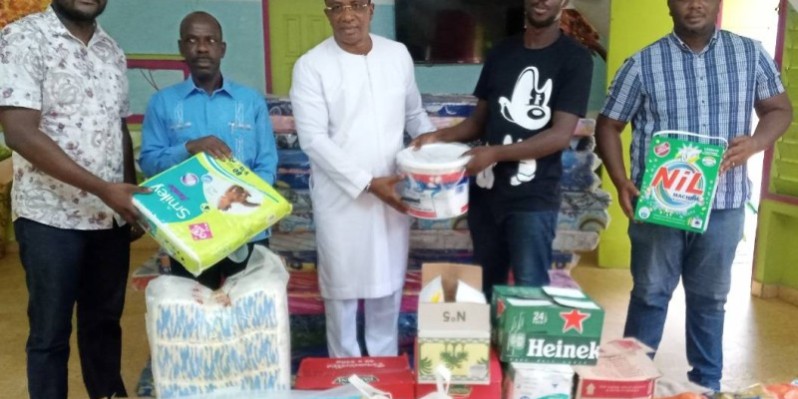L’Amicale des anciens enfants de Troupe du Prytanée Militaire de Saint-Louis résidant en Côte d’Ivoire (AAET-PMS-CI) a fait des dons à la pouponnière de Yopougon.DR