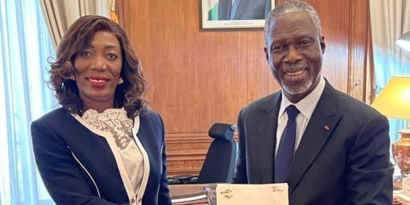 La Commissaire générale du Fsat, Magnatié Bamba en compagnie de l'ambassadeur de Côte d'Ivoire en France, Sem. Maurice Kouakou Bandaman. (DR)