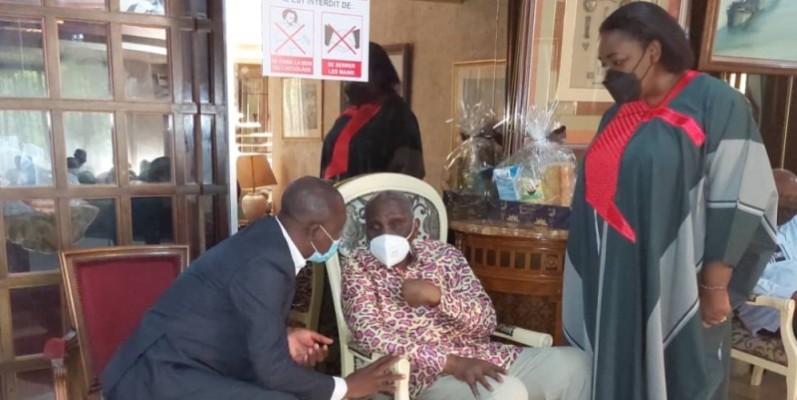 Le candidat Sory Diabaté est allé chercher la bénédiction du patriarche Abdoulaye Diallo. (Dr)