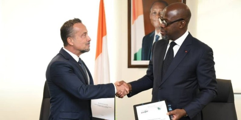 Le ministre des Eaux et forets et le directeur général de Cargill Côte d'Ivoire, heureux de la mise en oeuvre de l'accord (DR)