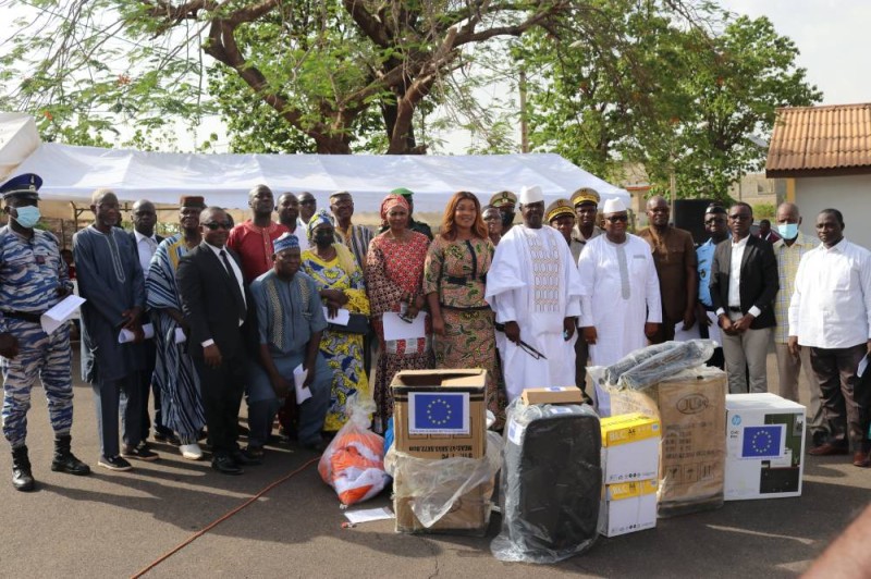 Les Ministres Myss Belmonde Dogo et  Amadou Coulibaly ont pris part à cette cérémonie. (Dr)