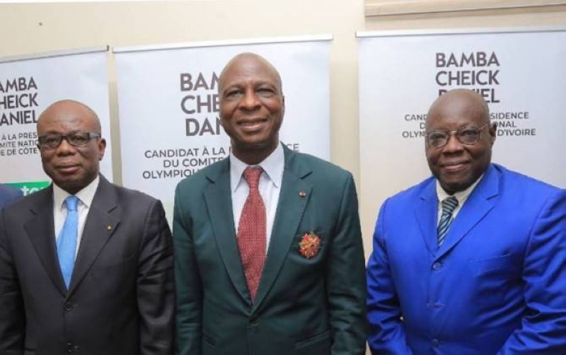 Le président Bamba Cheick, entouré de François Akondé (à gauche) et Fétigué Ouattara (basket-ball) est le pion du collectif