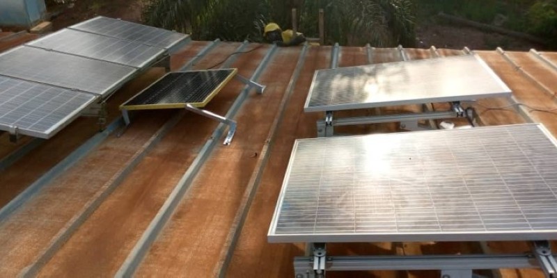 Des panneaux photovoltaïques ont été installés dans plusieurs formations sanitaires non encore électrifiées. (Dr)