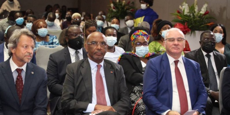 Le président, Jean-Marie Ackah (au centre), espère que ce forum va contribuer au renforcement des investissements dans les deux pays. (Dr)