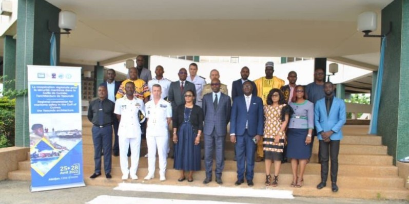 Photo de famille à l'issue de la cérémonie d'ouverture. (DR) 