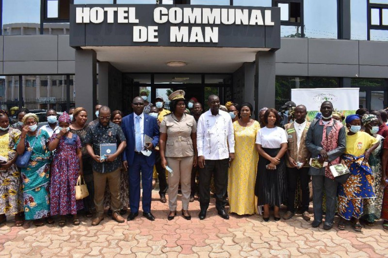 L'objectif de cette caravane est de sensibiliser les populations de l'Afrique de l'Ouest et du Centre aux dangers liés aux maladies virales du manioc